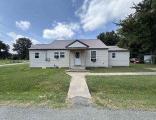 487 S Garfield Avenue, Piggott, AR 72454