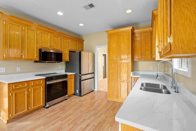 8752 Evangeline Drive, North Charleston, SC 29420