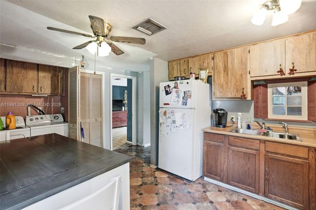 868 avalon ave, La Belle, FL 33935