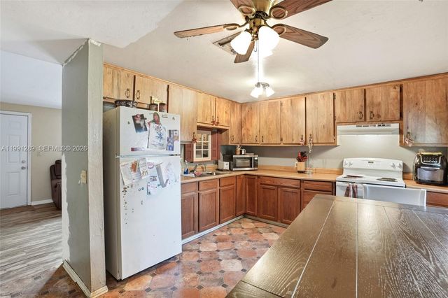 868 avalon ave, La Belle, FL 33935