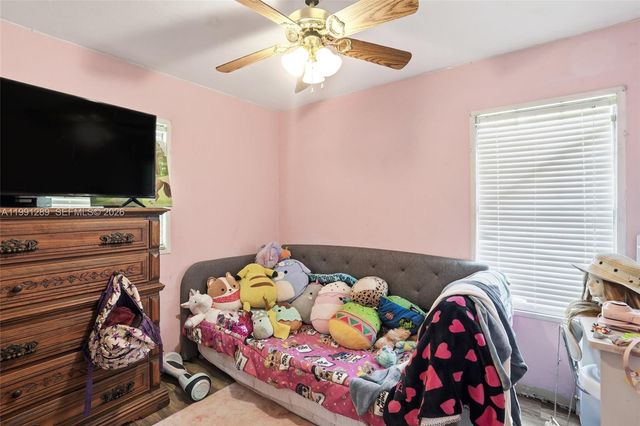 868 avalon ave, La Belle, FL 33935