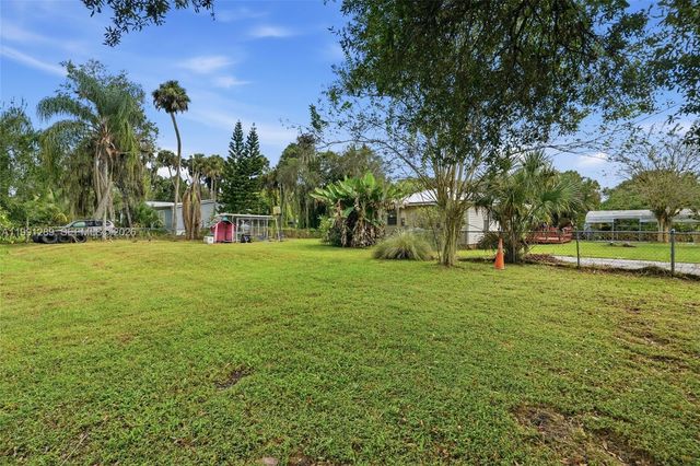 868 avalon ave, La Belle, FL 33935