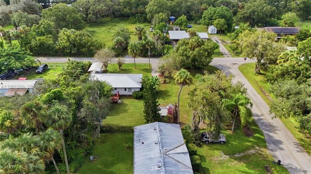 868 avalon ave, La Belle, FL 33935