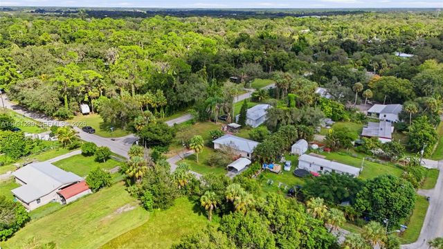 868 avalon ave, La Belle, FL 33935