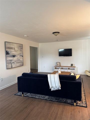 5607 Collins Road, Houston, TX 77016