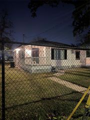 5607 Collins Road, Houston, TX 77016