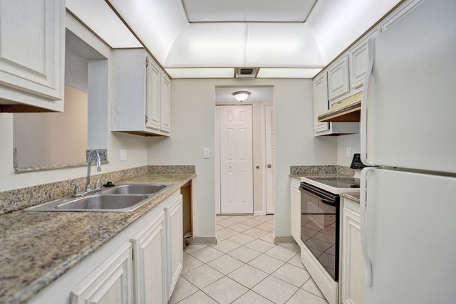 1009 N Ocean Boulevard 112, Pompano Beach, FL 33062