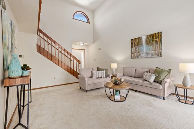 633 W 94th Court, Crown Point, IN 46307