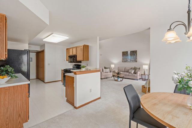633 W 94th Court, Crown Point, IN 46307