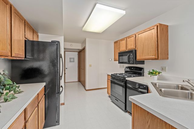 633 W 94th Court, Crown Point, IN 46307