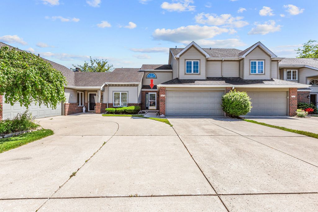 633 W 94th Court, Crown Point, IN 46307