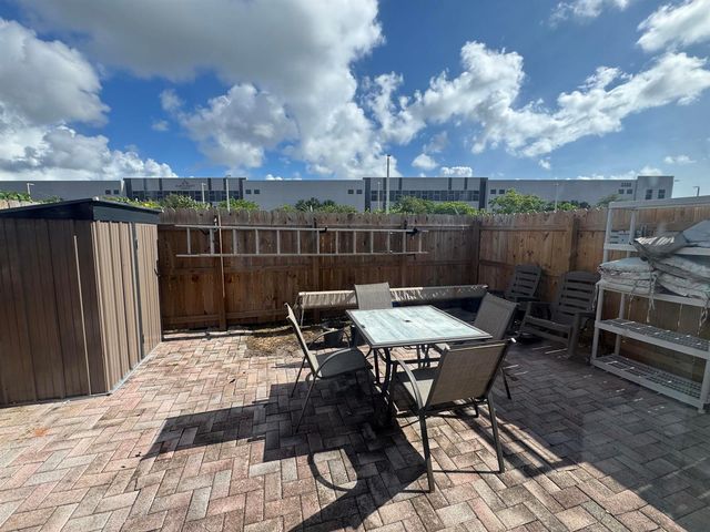 5937 SW 36TH Court 7, Davie, FL 33314