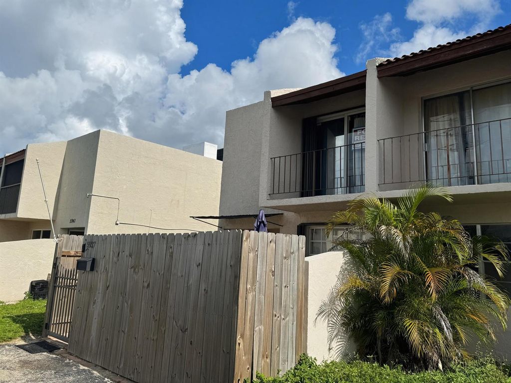 5937 SW 36TH Court 7, Davie, FL 33314
