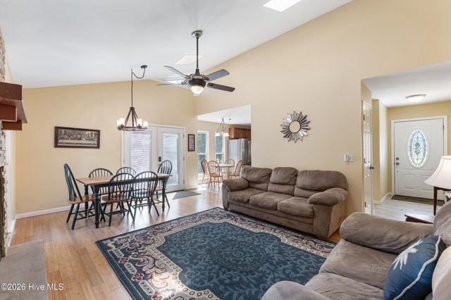 327 Green Meadows Drive, Wilmington, NC 28405