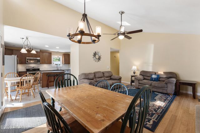 327 Green Meadows Drive, Wilmington, NC 28405