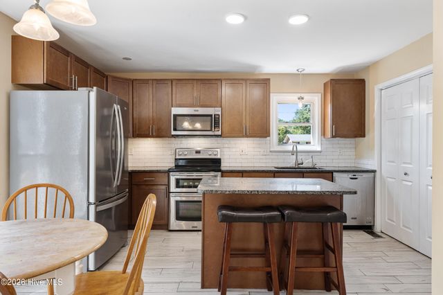 327 Green Meadows Drive, Wilmington, NC 28405