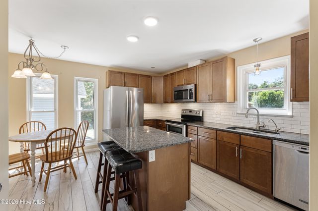 327 Green Meadows Drive, Wilmington, NC 28405