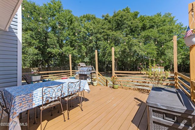 327 Green Meadows Drive, Wilmington, NC 28405