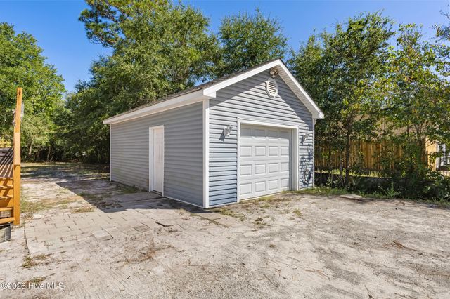 327 Green Meadows Drive, Wilmington, NC 28405