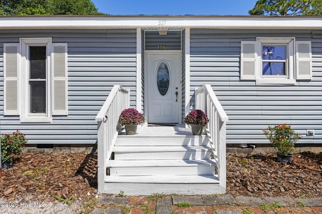 327 Green Meadows Drive, Wilmington, NC 28405