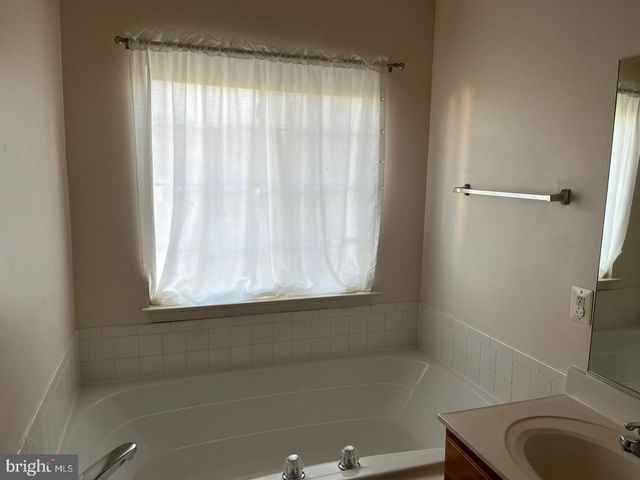 13345 MISTY DAWN DR, Herndon, VA 20171
