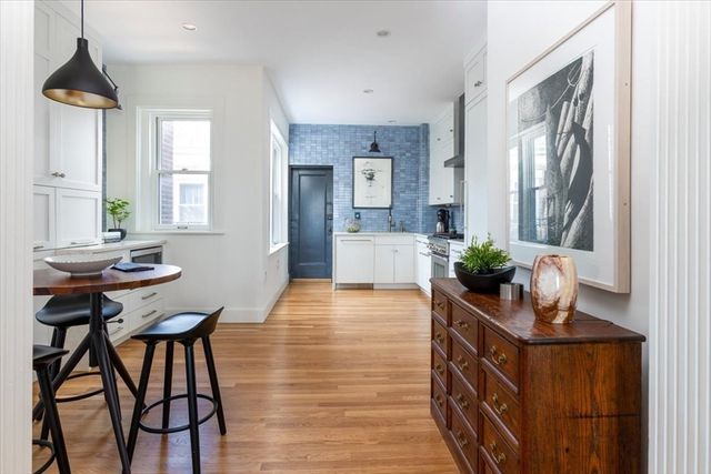 95 Mason Terrace 6, Brookline, MA 02446