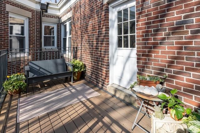 95 Mason Terrace 6, Brookline, MA 02446