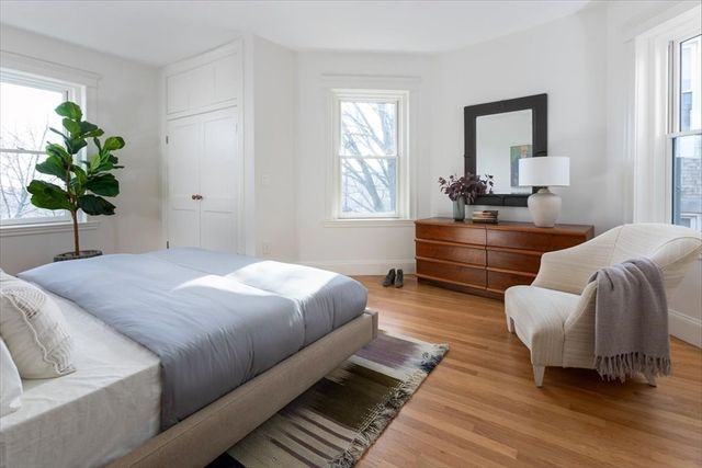 95 Mason Terrace 6, Brookline, MA 02446