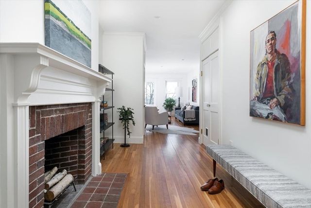 95 Mason Terrace 6, Brookline, MA 02446