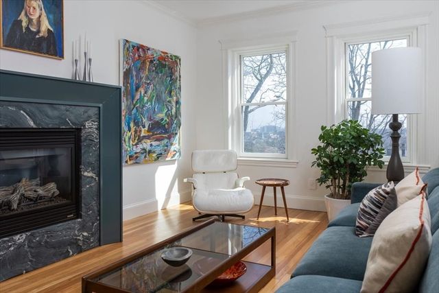 95 Mason Terrace 6, Brookline, MA 02446