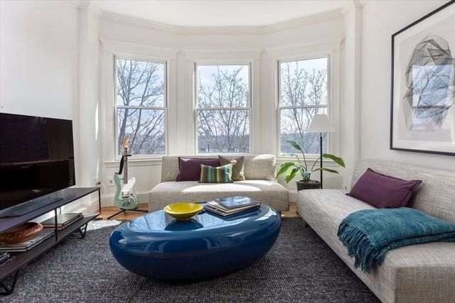 95 Mason Terrace 6, Brookline, MA 02446