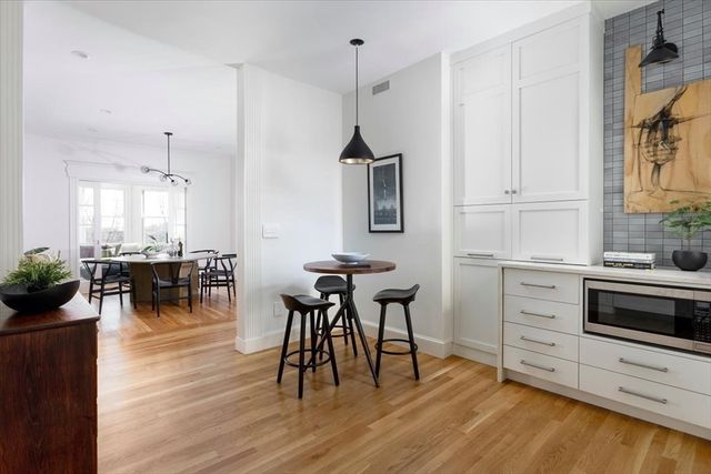 95 Mason Terrace 6, Brookline, MA 02446