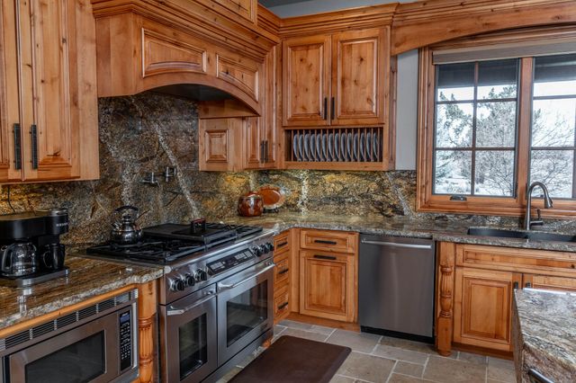 23098 Watercourse Way, Bend, OR 97701