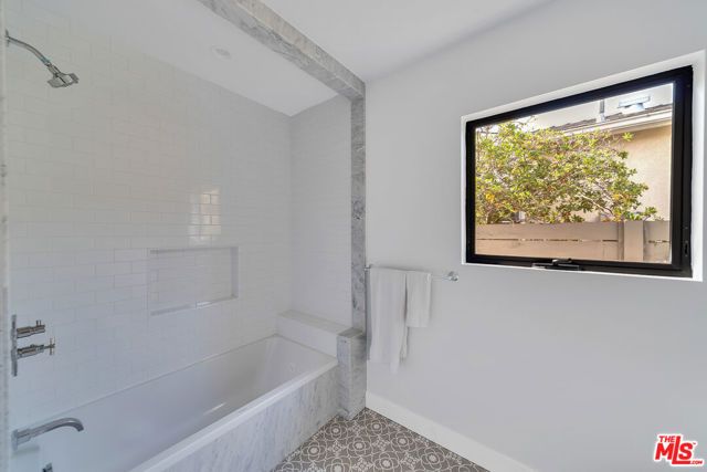 2415 Cloverfield Boulevard A, Santa Monica, CA 90405