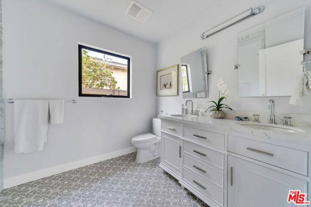 2415 Cloverfield Boulevard A, Santa Monica, CA 90405