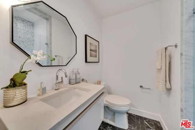 2415 Cloverfield Boulevard A, Santa Monica, CA 90405