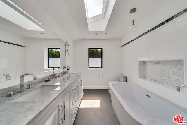 2415 Cloverfield Boulevard A, Santa Monica, CA 90405