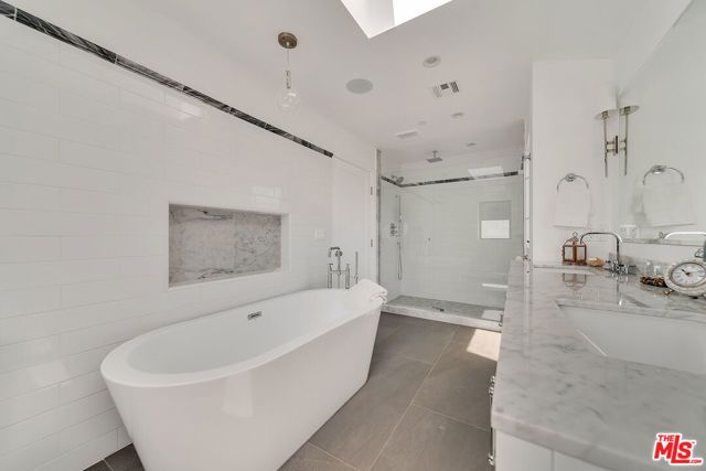 2415 Cloverfield Boulevard A, Santa Monica, CA 90405