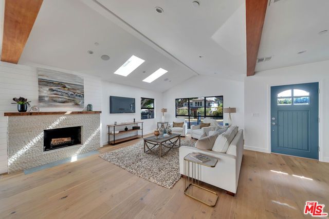 2415 Cloverfield Boulevard A, Santa Monica, CA 90405