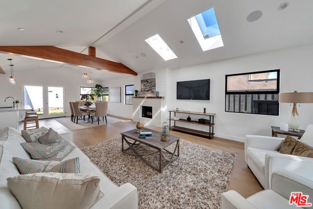 2415 Cloverfield Boulevard A, Santa Monica, CA 90405