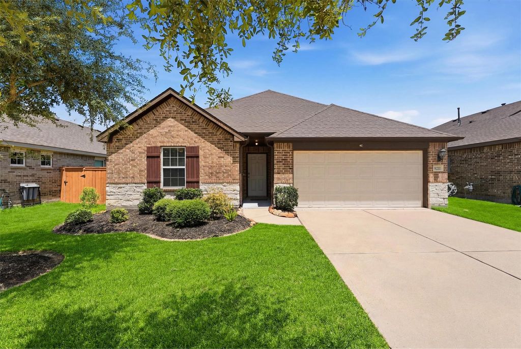 9211 Waldrick Trace Drive, Rosharon, TX 77583