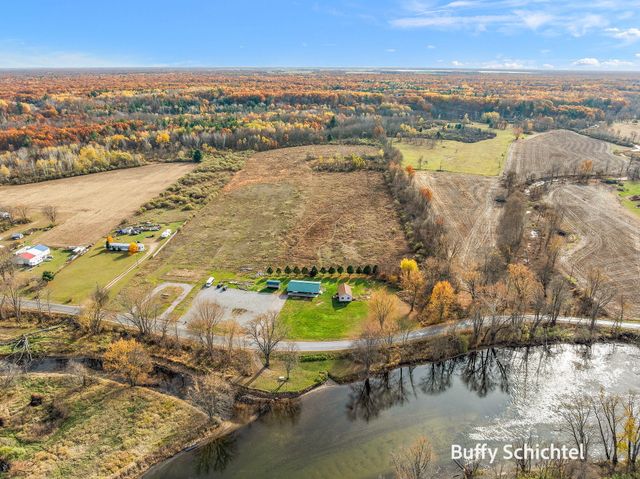 8702 W South River Drive, Grant, MI 49327