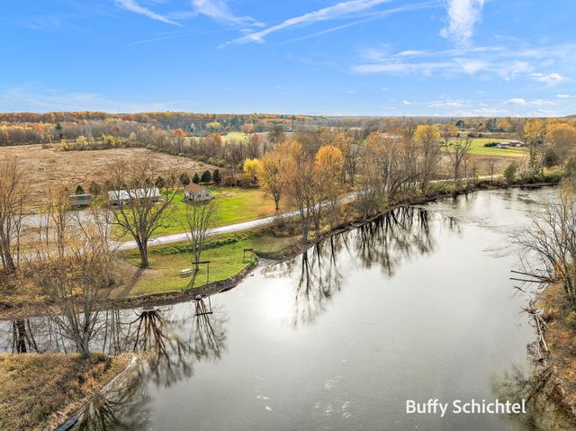 8702 W South River Drive, Grant, MI 49327