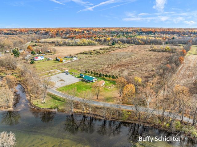 8702 W South River Drive, Grant, MI 49327