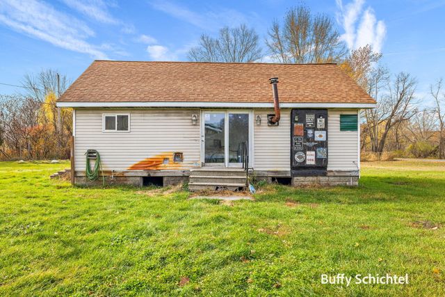 8702 W South River Drive, Grant, MI 49327