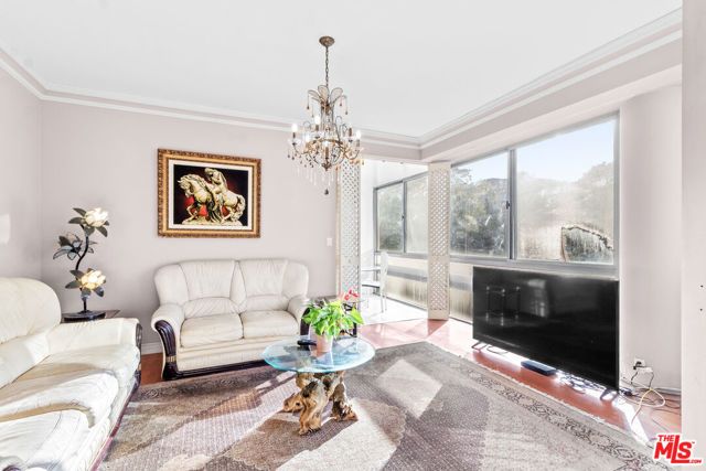 320 N Maple Drive 303, Beverly Hills, CA 90210