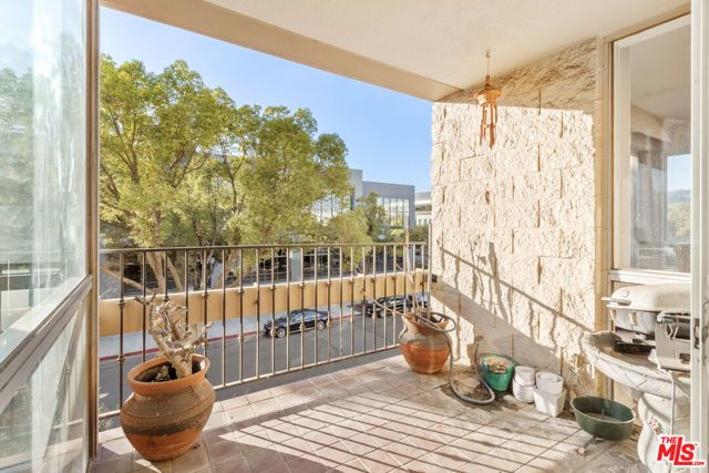 320 N Maple Drive 303, Beverly Hills, CA 90210