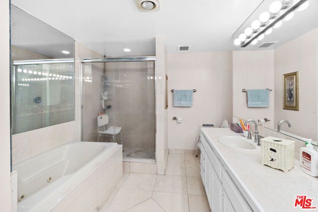 320 N Maple Drive 303, Beverly Hills, CA 90210