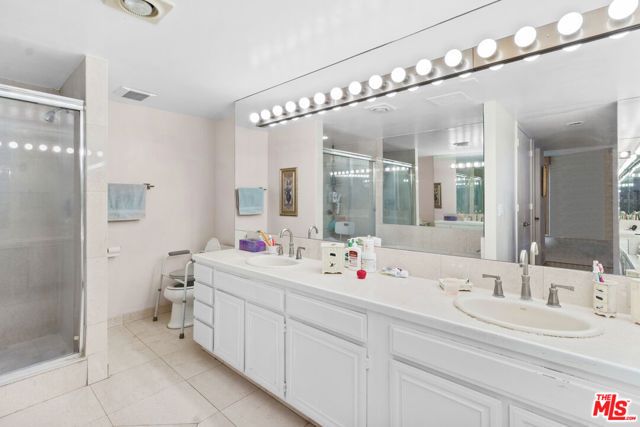 320 N Maple Drive 303, Beverly Hills, CA 90210