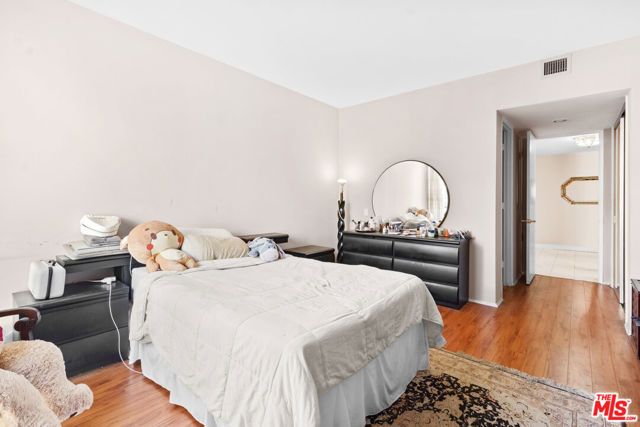 320 N Maple Drive 303, Beverly Hills, CA 90210